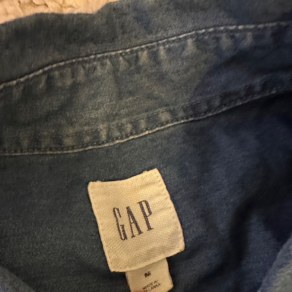 Gap Cotton Denim Like Short Sleeve shirt size M - Picture 2 of 3